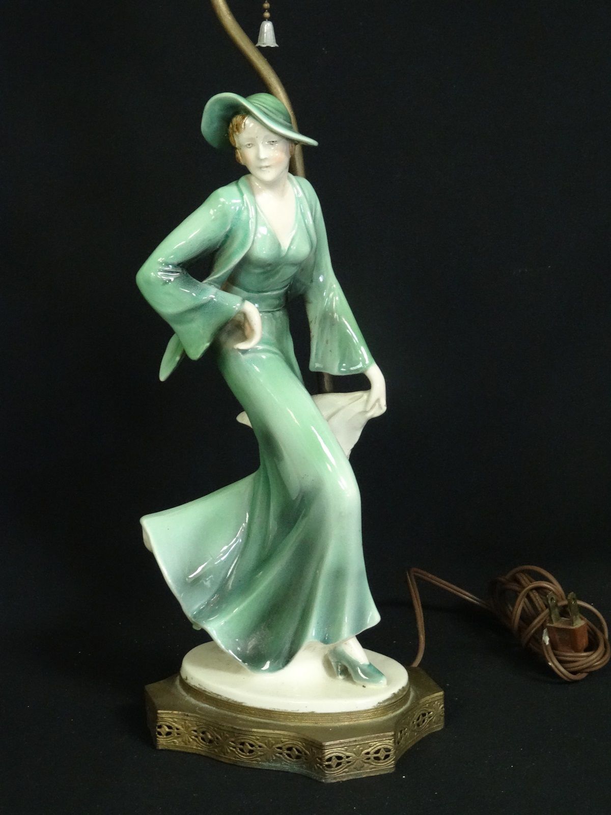 Les plus belles lampes Art Déco : la femme à l